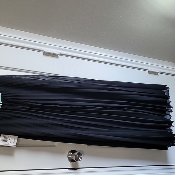 B. Darlin Women's Long Formal Sleeveless Dress Size 11/12 Black/Mint - Picture 4 of 10